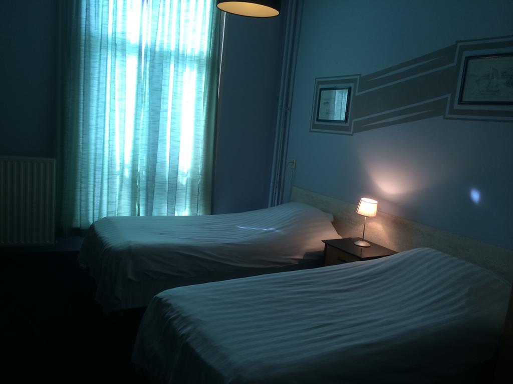 Hotel De Blauwe Vogel แบร์เคนออพโซม ภายนอก รูปภาพ
